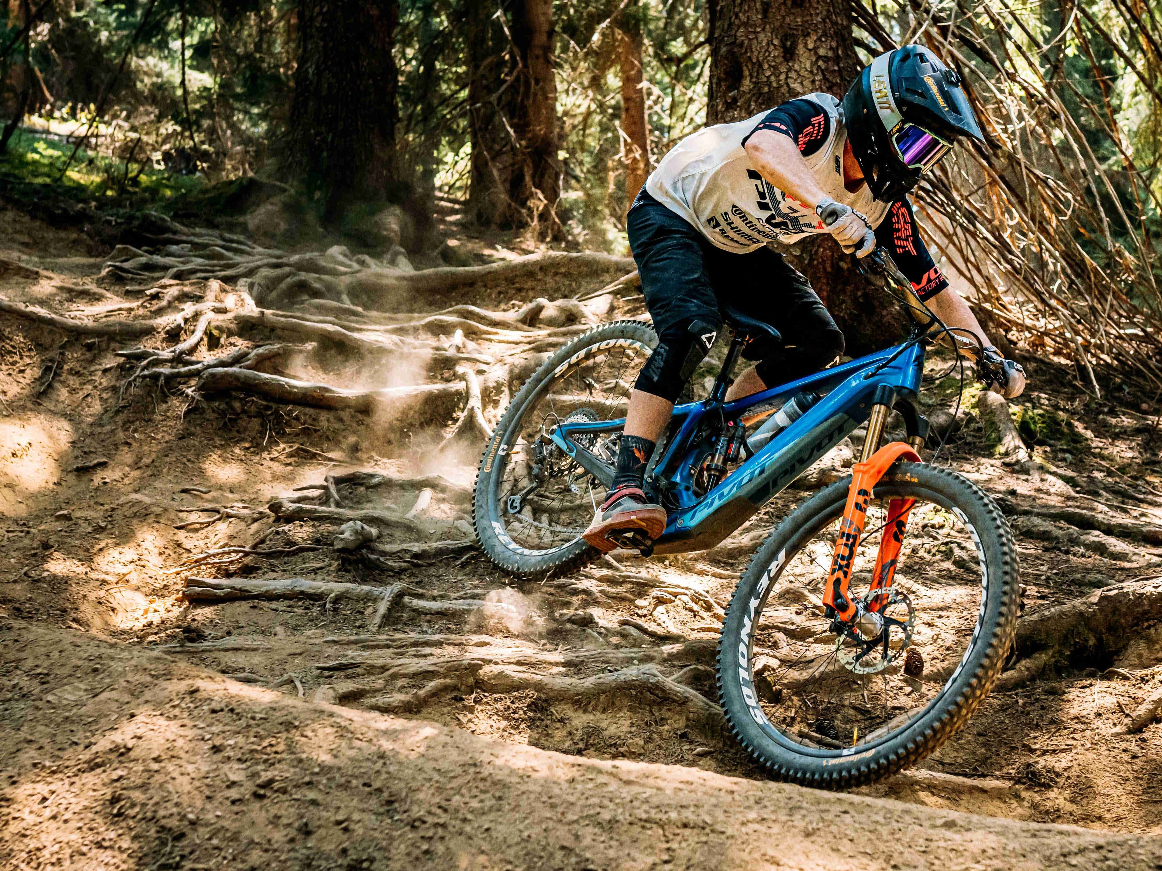 Pivot Shuttle LT Team XTR